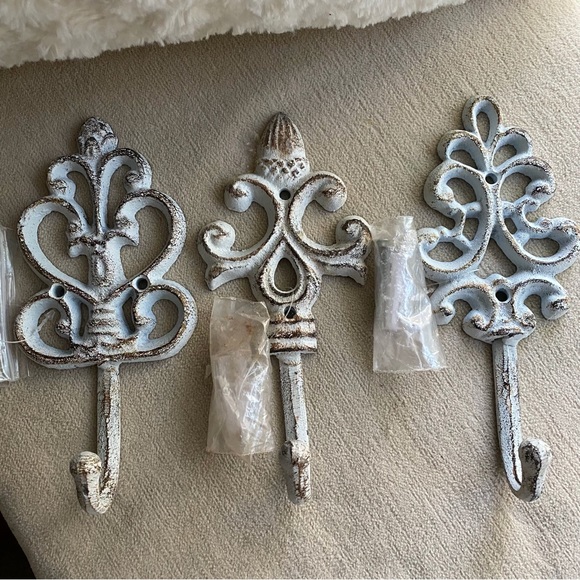 Quality Set Of 3 Iron Wall Hooks New With Install Hardware - Picture 2 of 14